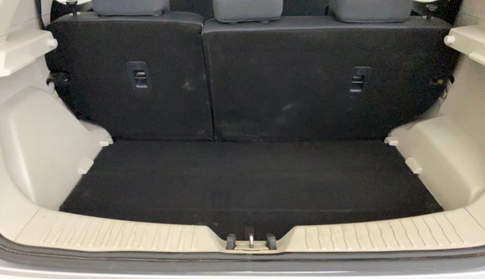 2020 Mahindra XUV300 W6 1.2 PETROL, Petrol, Manual, 1,16,899 km, Boot Inside