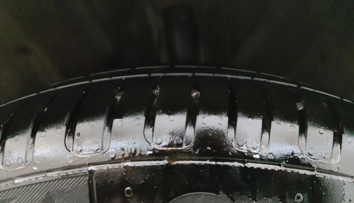 2016 Volkswagen Jetta COMFORTLINE TSI, Petrol, Manual, 1,20,909 km, Left Rear Tyre Tread