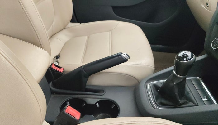 2016 Volkswagen Jetta COMFORTLINE TSI, Petrol, Manual, 1,20,909 km, Gear Lever