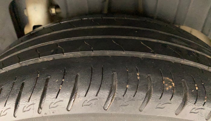 2019 Mahindra XUV300 W8 (O) 1.5 DIESEL, Diesel, Manual, 54,715 km, Left Rear Tyre Tread