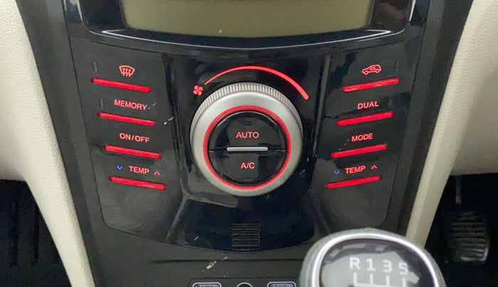 2019 Mahindra XUV300 W8 (O) 1.5 DIESEL, Diesel, Manual, 54,715 km, Automatic Climate Control