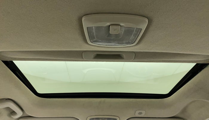 2019 Mahindra XUV300 W8 (O) 1.5 DIESEL, Diesel, Manual, 54,715 km, Moonroof/ Sunroof