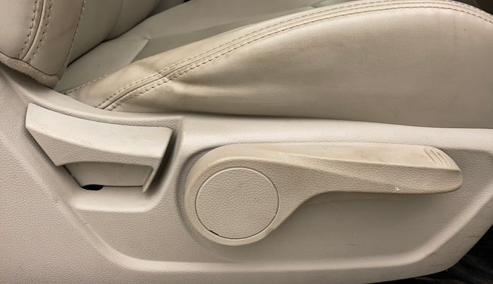 2019 Mahindra XUV300 W8 (O) 1.5 DIESEL, Diesel, Manual, 54,715 km, Driver Side Adjustment Panel