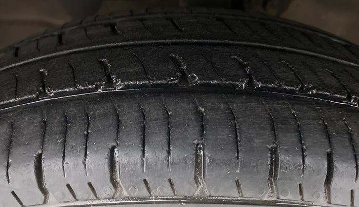 2013 Maruti Wagon R 1.0 LXI, Petrol, Manual, 94,901 km, Left Front Tyre Tread