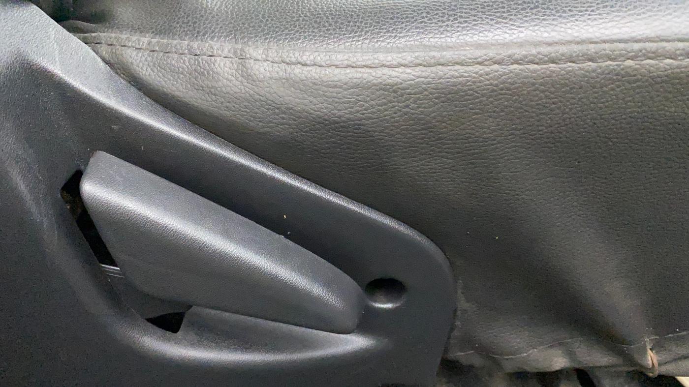 2018 Datsun Go Plus T, Petrol, Manual, 17,955 km, Driver Side Adjustment Panel