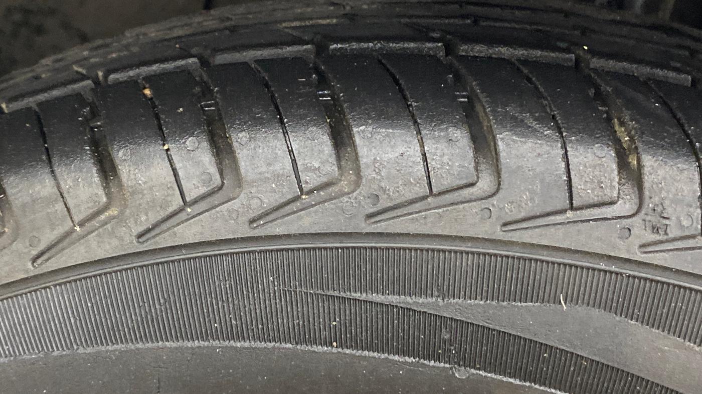 2017 Renault Kwid RXT 1.0 AMT (O), Petrol, Automatic, 59,201 km, Left Front Tyre Tread