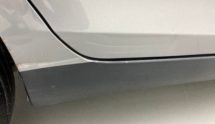 2014 Maruti Swift VXI, Petrol, Manual, 1,15,735 km, Right running board - Minor scratches