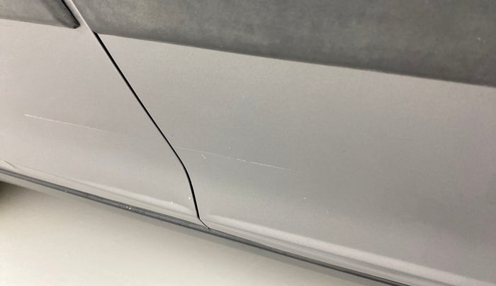 2014 Maruti Swift VXI, Petrol, Manual, 1,15,735 km, Driver-side door - Slightly dented