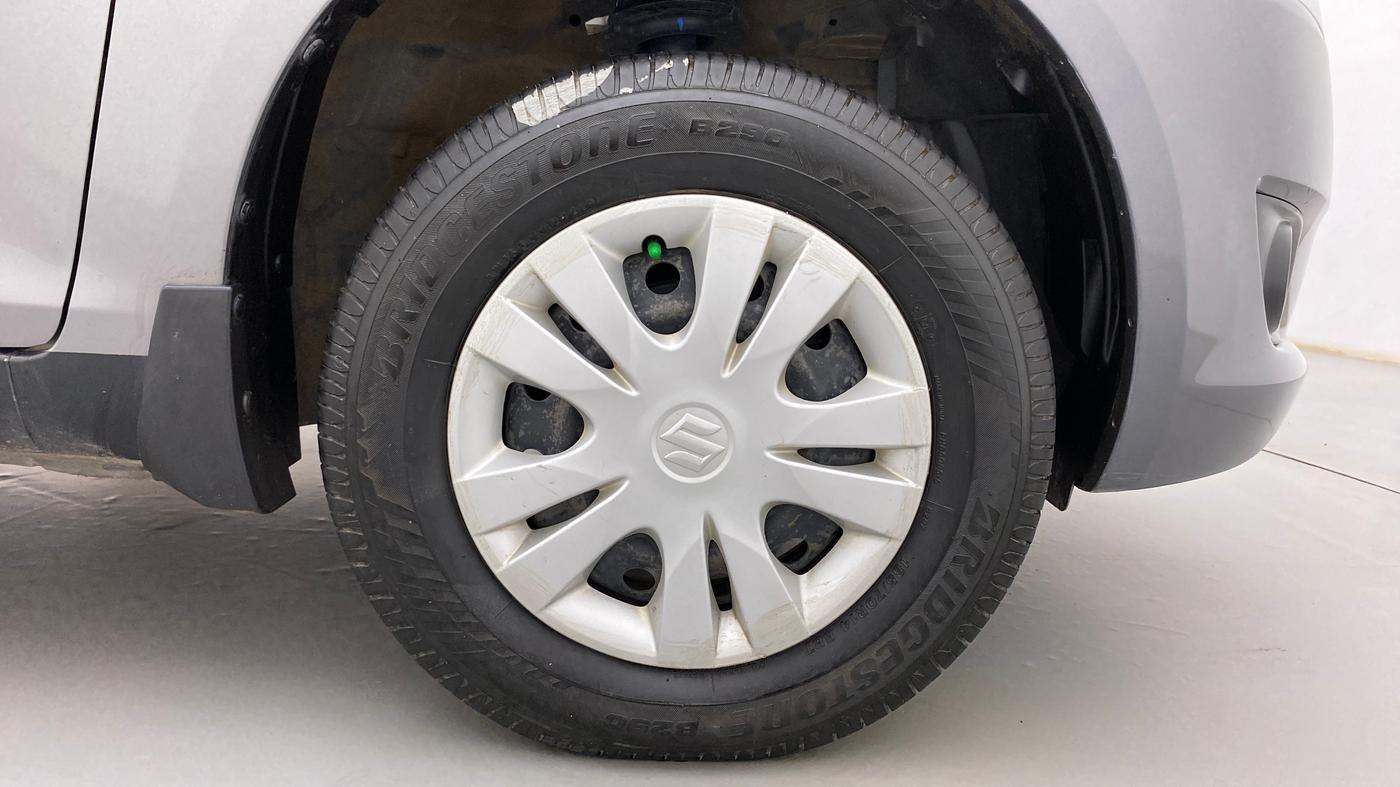2014 Maruti Swift VXI, Petrol, Manual, 1,15,735 km, Right Front Wheel