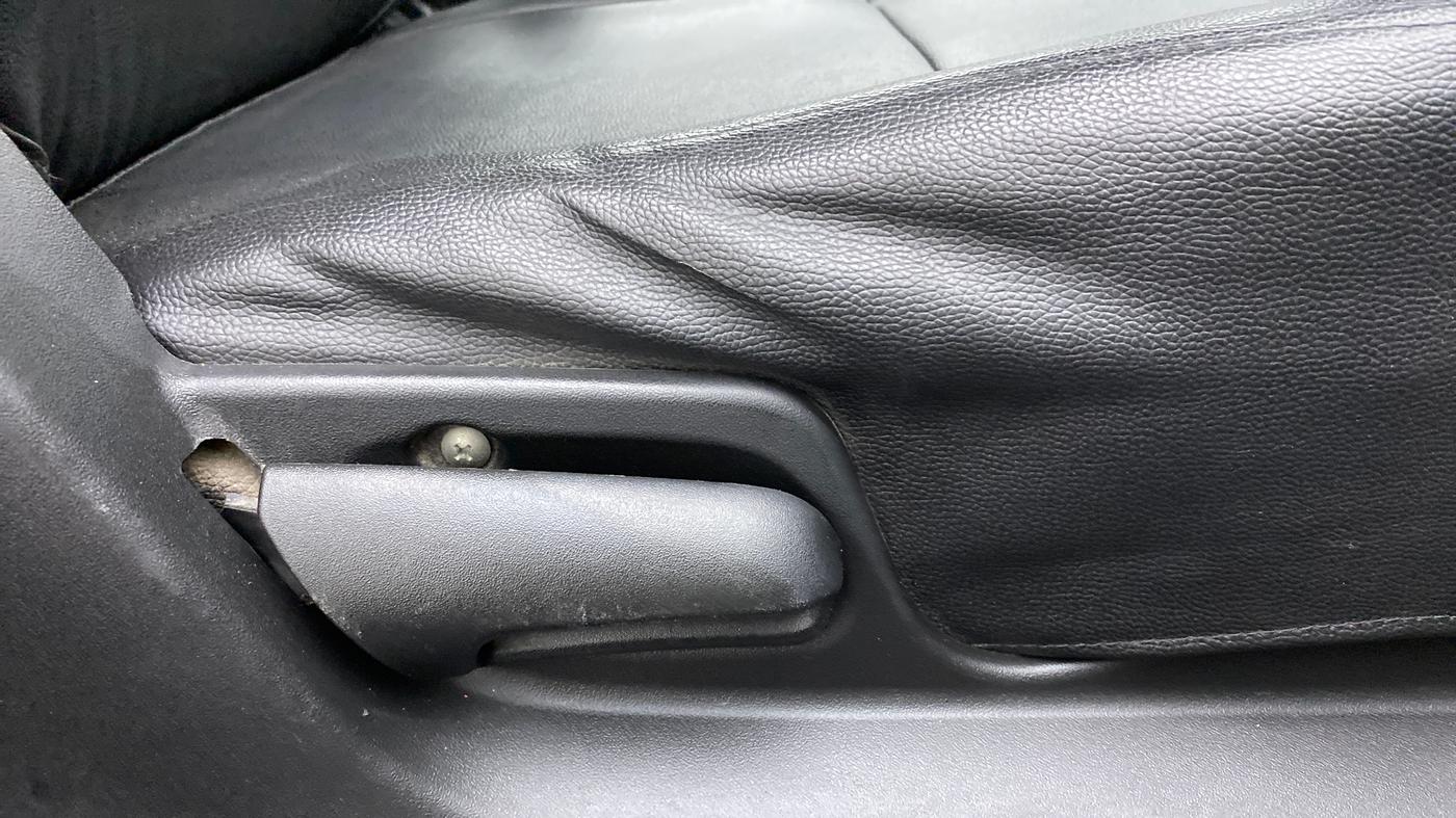 2014 Maruti Swift VXI, Petrol, Manual, 1,15,735 km, Driver Side Adjustment Panel