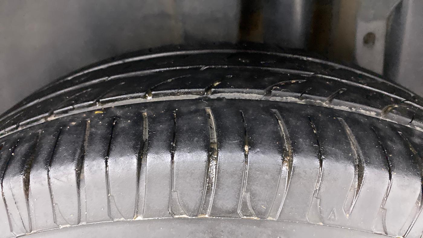 2014 Maruti Swift VXI, Petrol, Manual, 1,15,735 km, Left Rear Tyre Tread