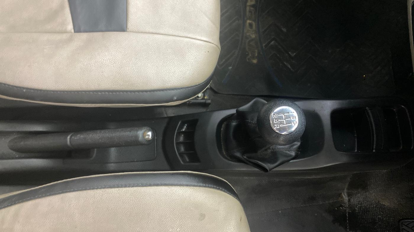 2016 Maruti Wagon R 1.0 VXI, Petrol, Manual, 85,951 km, Gear Lever