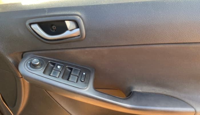 2014 Tata Zest XT PETROL, Petrol, Manual, 81,813 km, Driver Side Door Panels Control