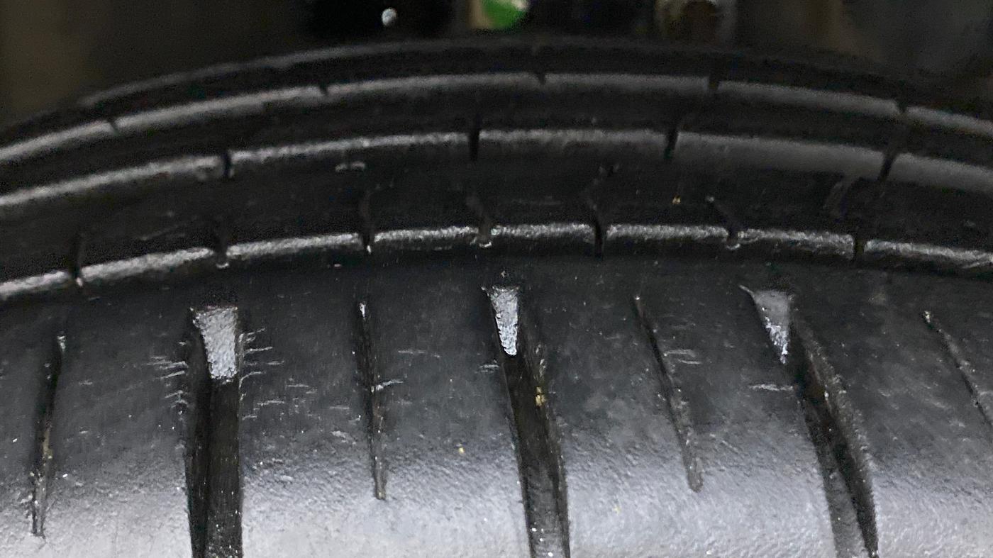 2019 Toyota Glanza G MT PETROL, Petrol, Manual, 11,798 km, Right Front Tyre Tread