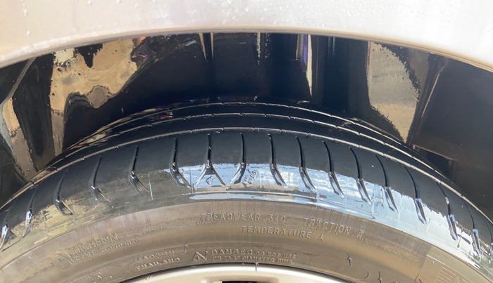 2017 Maruti Ciaz ALPHA 1.4 PETROL, Petrol, Manual, 60,471 km, Left Rear Tyre Tread