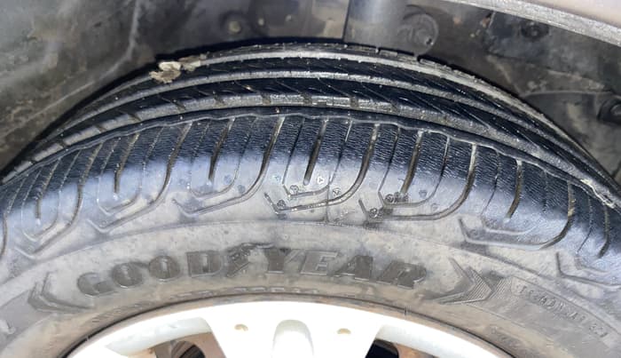 2013 Honda Brio S MT, Petrol, Manual, 59,278 km, Right Front Tyre Tread