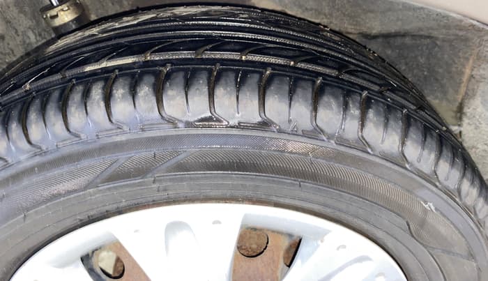 2013 Honda Brio S MT, Petrol, Manual, 59,278 km, Right Rear Tyre Tread