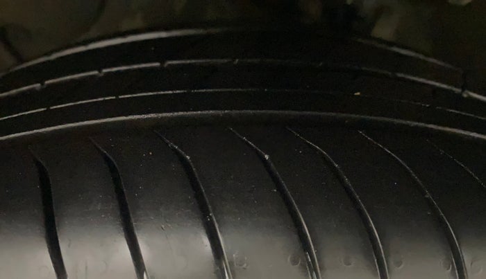 2024 Hyundai EXTER SX(O) 1.2 AMT, Petrol, Automatic, 5,824 km, Left Front Tyre Tread