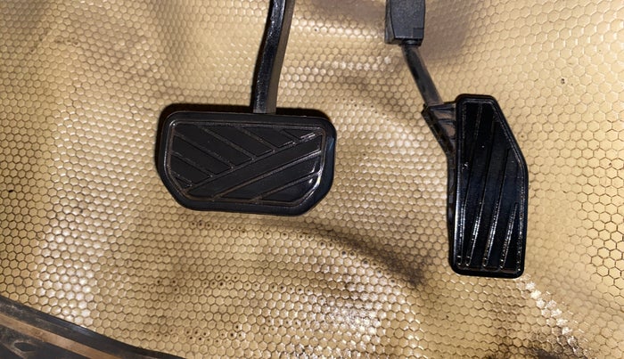 2017 Maruti Dzire ZXI AMT, Petrol, Automatic, 85,152 km, Pedals