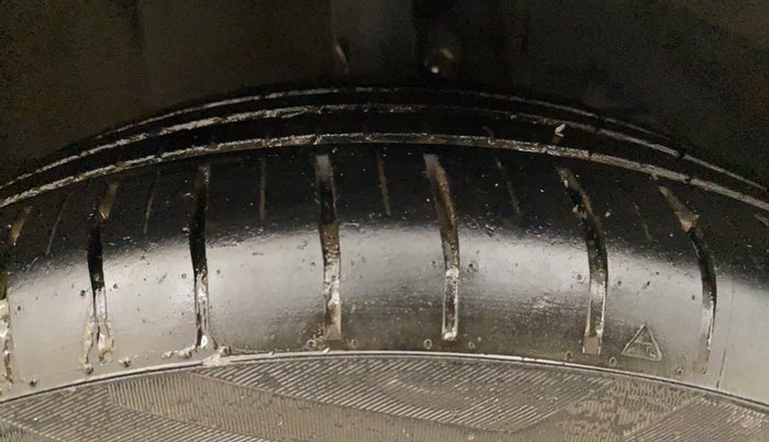 2017 Maruti Dzire ZXI AMT, Petrol, Automatic, 85,152 km, Right Front Tyre Tread