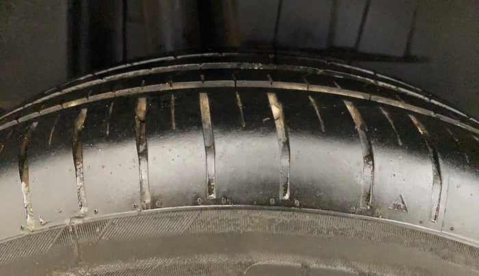 2017 Maruti Dzire ZXI AMT, Petrol, Automatic, 85,152 km, Right Rear Tyre Tread