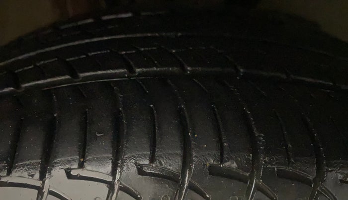 2021 Volkswagen Polo COMFORTLINE 1.0L TSI AT, Petrol, Automatic, 32,759 km, Right Front Tyre Tread