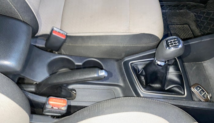2017 Hyundai Elite i20 ASTA 1.2 (O), Petrol, Manual, 57,569 km, Gear Lever