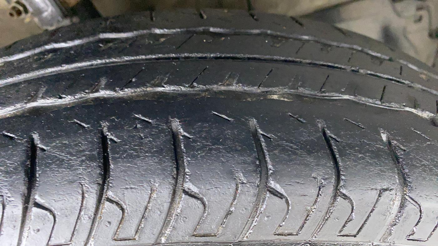 2014 Maruti Swift VXI D, Petrol, Manual, 51,521 km, Right Front Tyre Tread