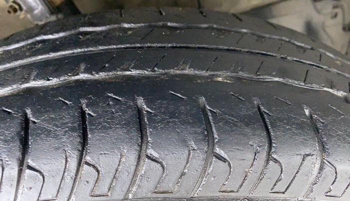 2014 Maruti Swift VXI D, Petrol, Manual, 51,521 km, Right Front Tyre Tread