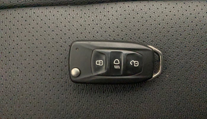 2017 Tata Hexa XT 4X4 7 STR, Diesel, Manual, 76,356 km, Key Close Up