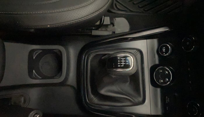 2017 Tata Hexa XT 4X4 7 STR, Diesel, Manual, 76,356 km, Gear Lever