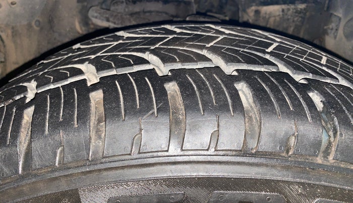 2017 Tata Hexa XT 4X4 7 STR, Diesel, Manual, 76,356 km, Left Front Tyre Tread