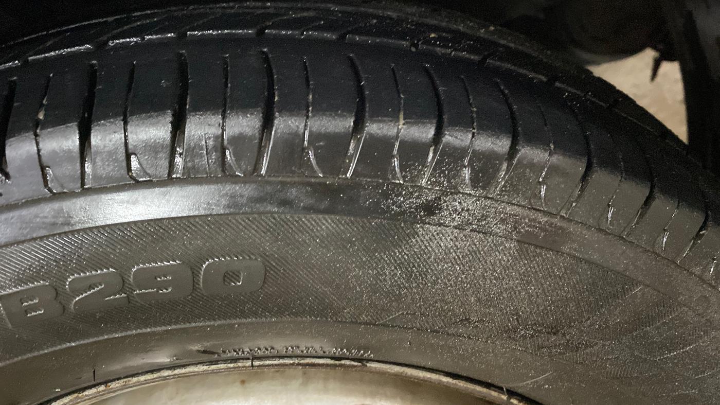2014 Hyundai i10 MAGNA 1.1, Petrol, Manual, 72,472 km, Right Front Tyre Tread
