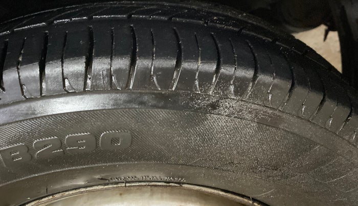 2014 Hyundai i10 MAGNA 1.1, Petrol, Manual, 72,472 km, Right Front Tyre Tread