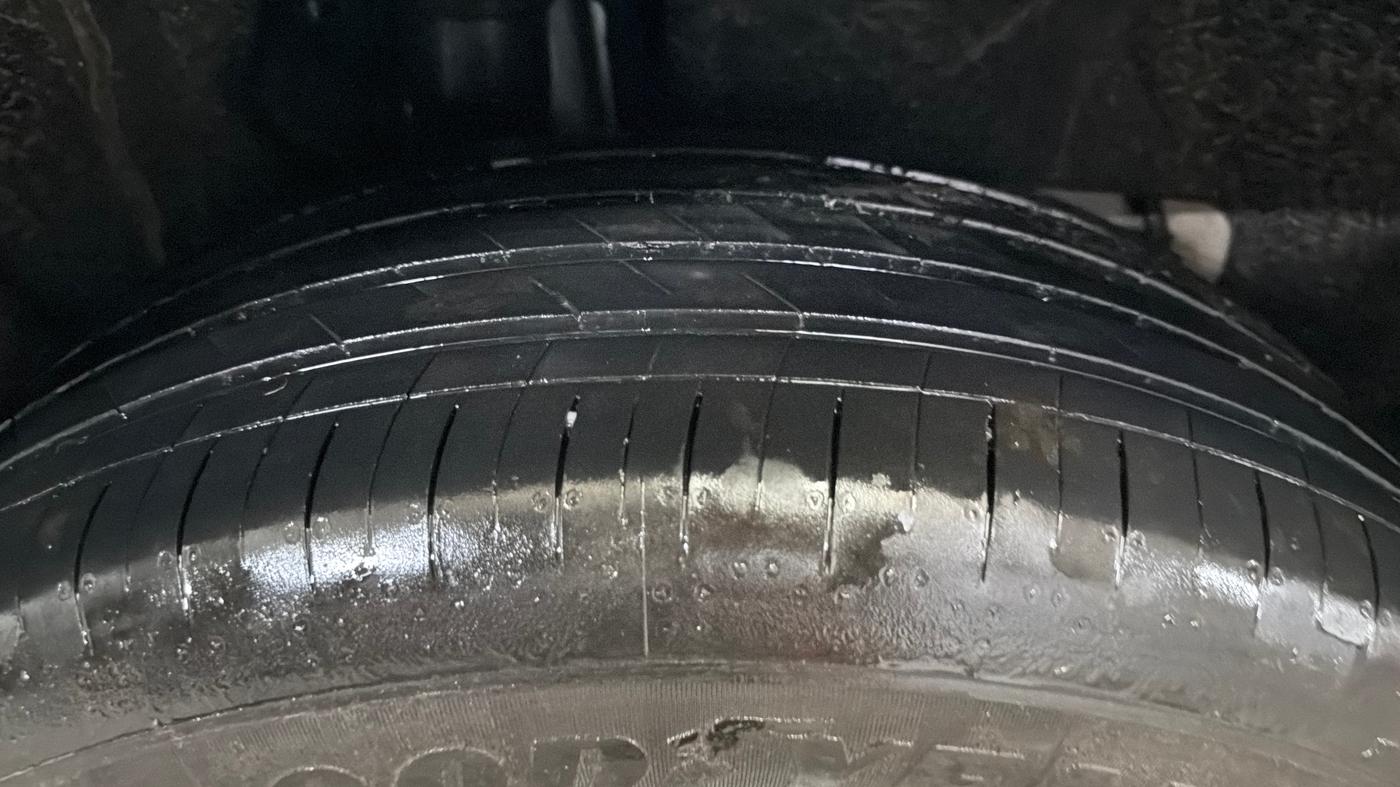 2025 Mahindra XUV700 AX 7 P MT 7 STR, Petrol, Manual, 22,534 km, Right Rear Tyre Tread