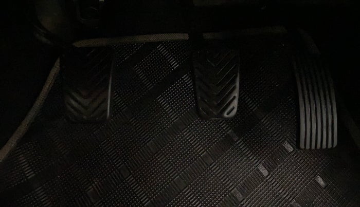 2018 Hyundai Eon ERA +, Petrol, Manual, 72,447 km, Pedals