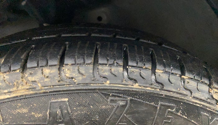 2018 Hyundai Eon ERA +, Petrol, Manual, 72,447 km, Left Front Tyre Tread