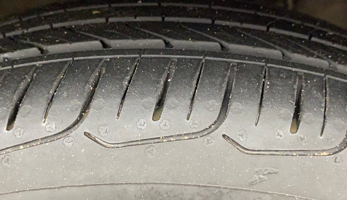 2020 Hyundai Verna 1.6 CRDI SX + AT, Diesel, Automatic, 28,482 km, Right Front Tyre Tread