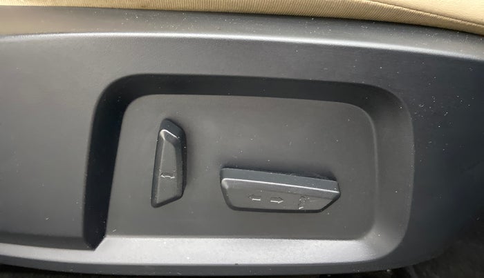 2021 Tata Safari XZA+ ADVENTURE, Diesel, Automatic, 8,975 km, Driver Side Adjustment Panel