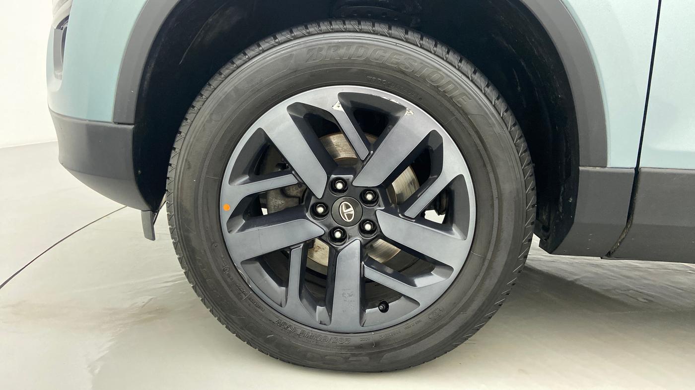 2021 Tata Safari XZA+ ADVENTURE, Diesel, Automatic, 8,975 km, Left Front Wheel