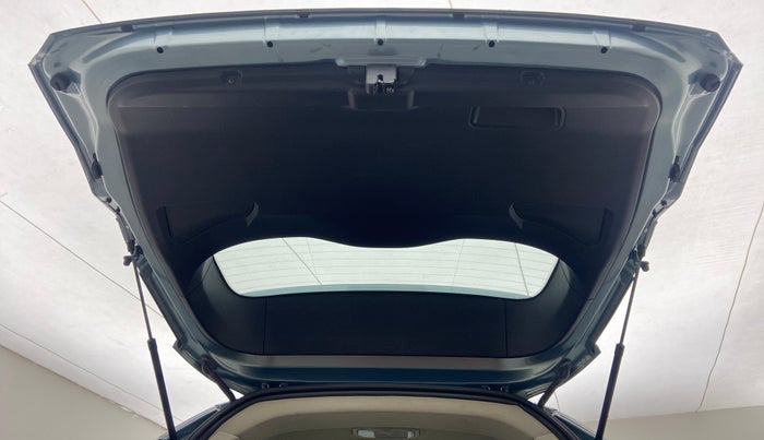 2021 Tata Safari XZA+ ADVENTURE, Diesel, Automatic, 8,975 km, Boot Door Open