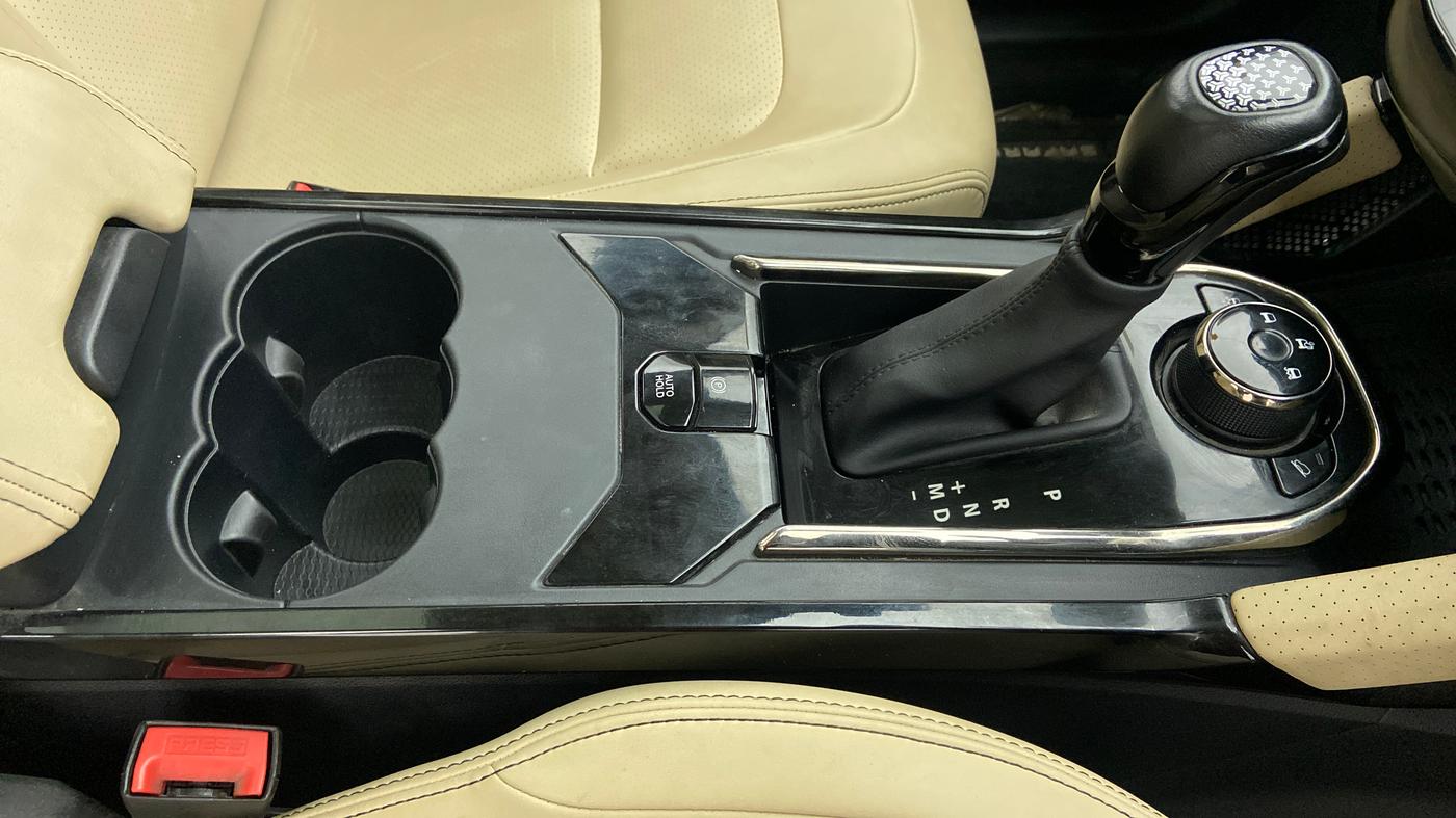 2021 Tata Safari XZA+ ADVENTURE, Diesel, Automatic, 8,975 km, Gear Lever