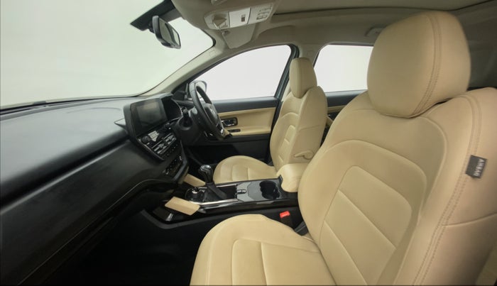 2021 Tata Safari XZA+ ADVENTURE, Diesel, Automatic, 8,975 km, Right Side Front Door Cabin