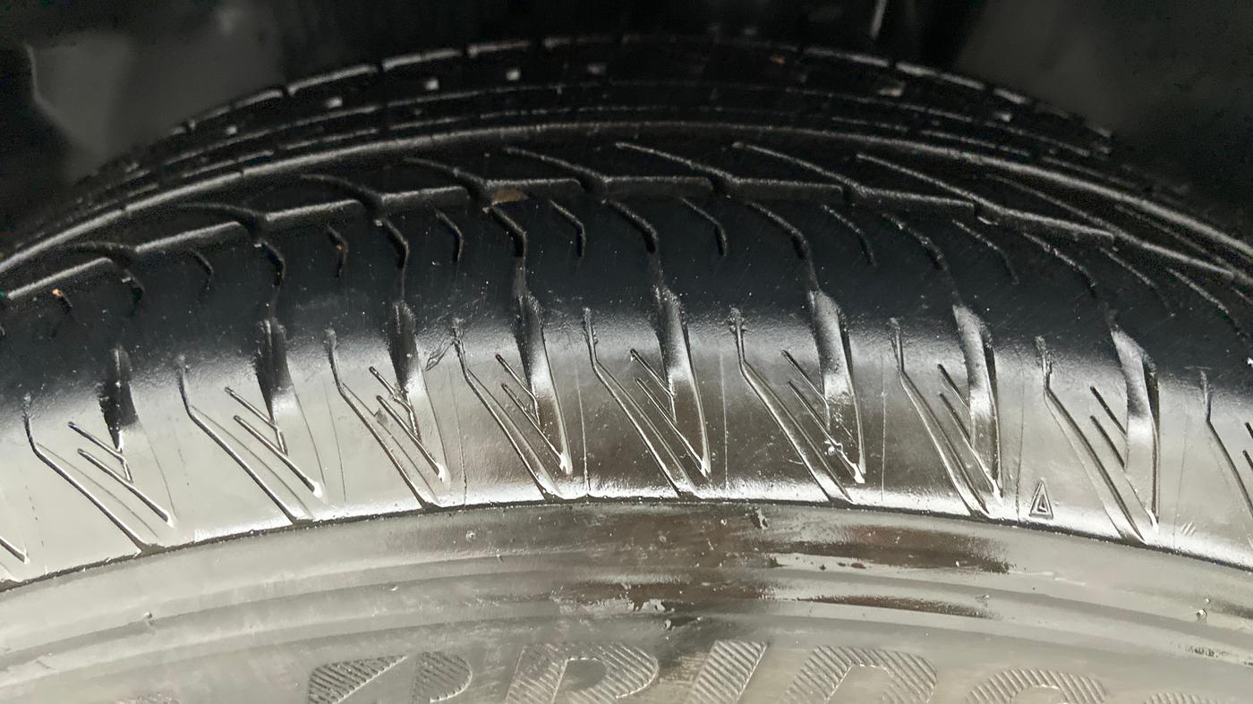 2021 Tata Safari XZA+ ADVENTURE, Diesel, Automatic, 8,975 km, Left Front Tyre Tread