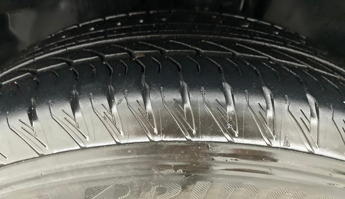 2021 Tata Safari XZA+ ADVENTURE, Diesel, Automatic, 8,975 km, Left Front Tyre Tread