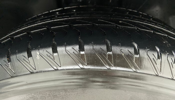 2021 Tata Safari XZA+ ADVENTURE, Diesel, Automatic, 8,975 km, Right Front Tyre Tread