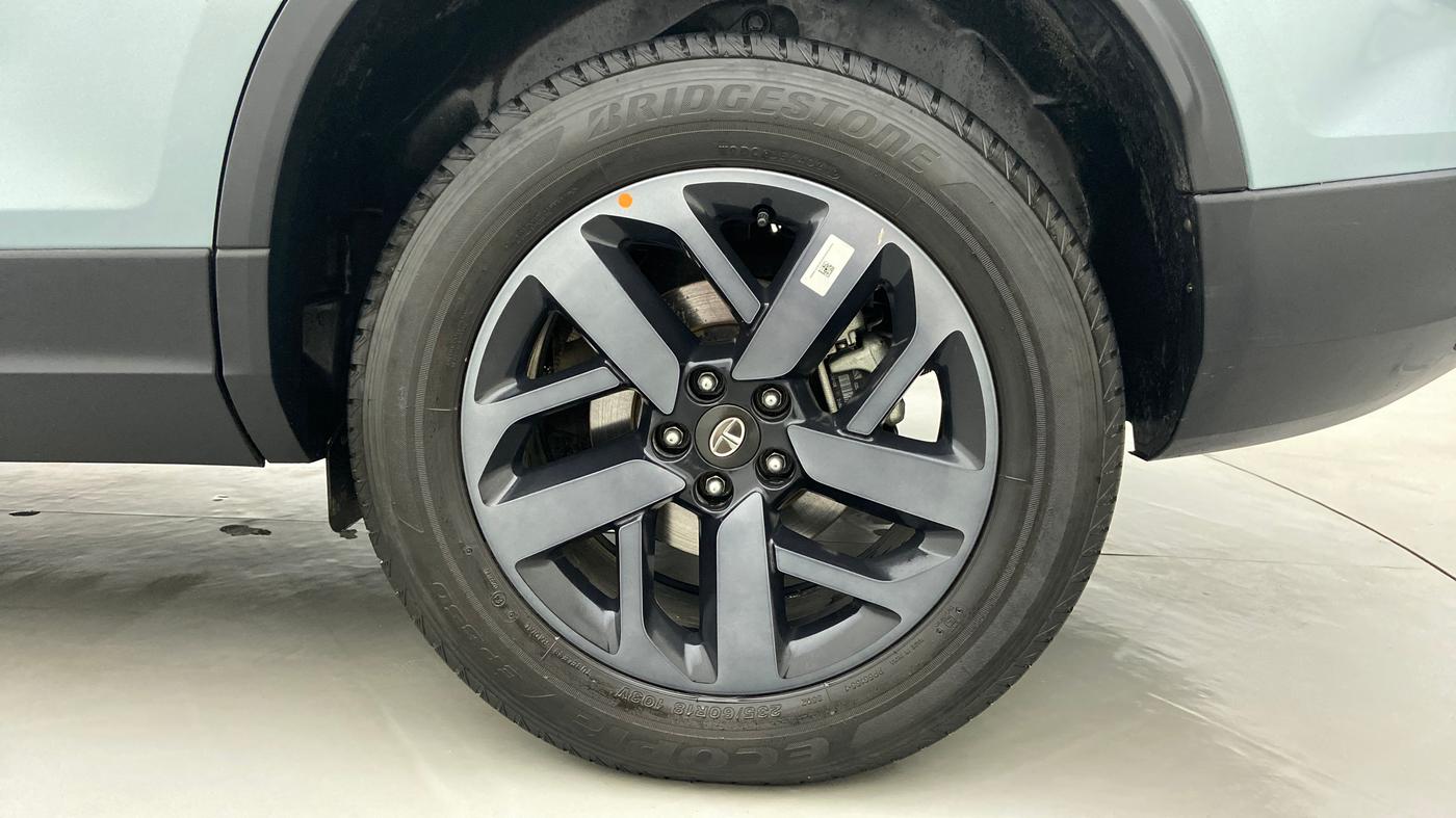 2021 Tata Safari XZA+ ADVENTURE, Diesel, Automatic, 8,975 km, Left Rear Wheel