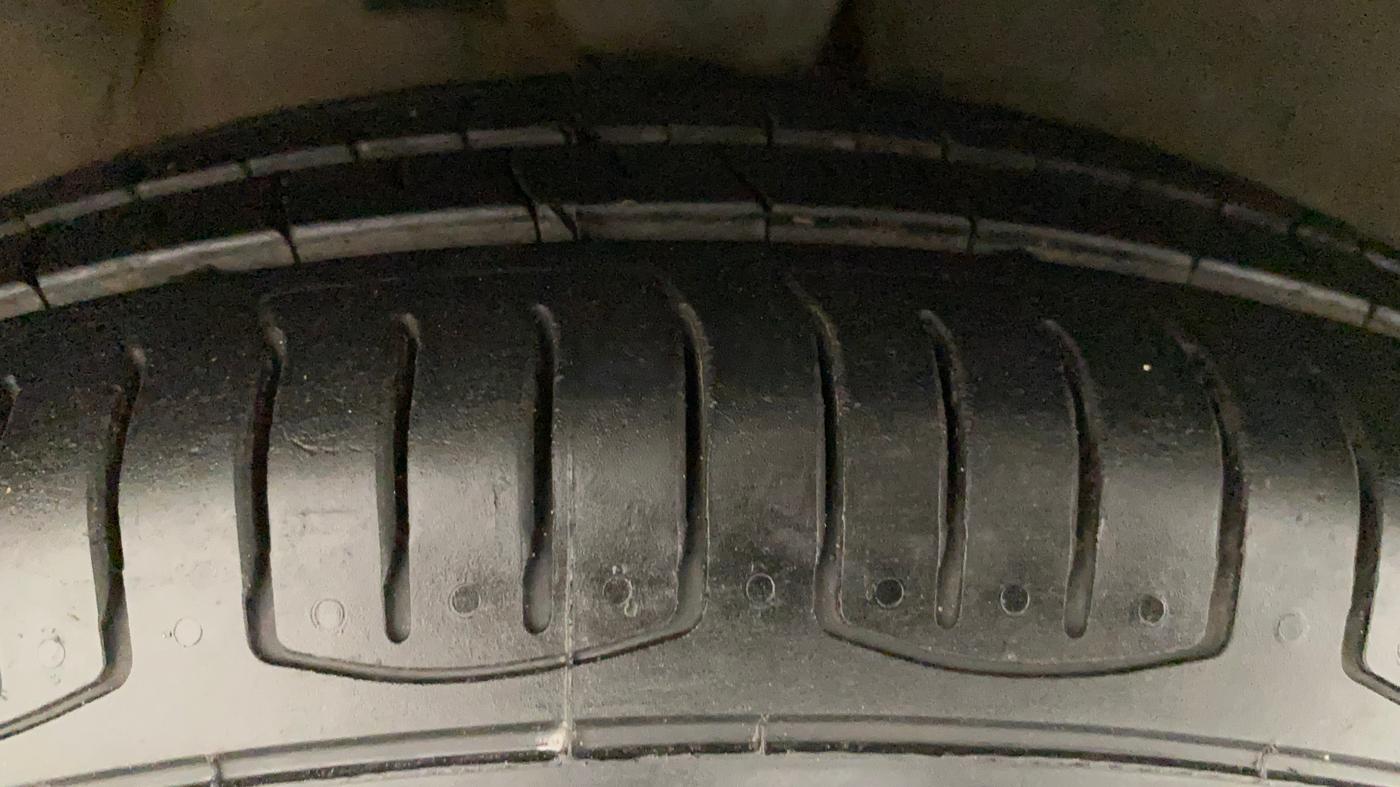 2012 Hyundai i10 SPORTZ 1.2, Petrol, Manual, 72,879 km, Right Front Tyre Tread