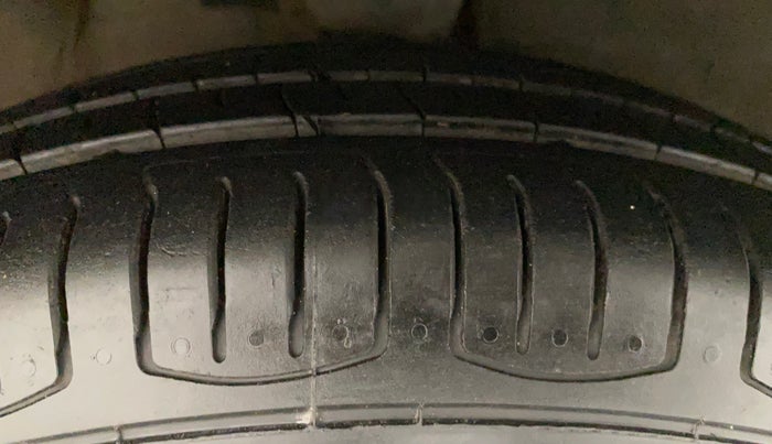2012 Hyundai i10 SPORTZ 1.2, Petrol, Manual, 72,879 km, Right Front Tyre Tread