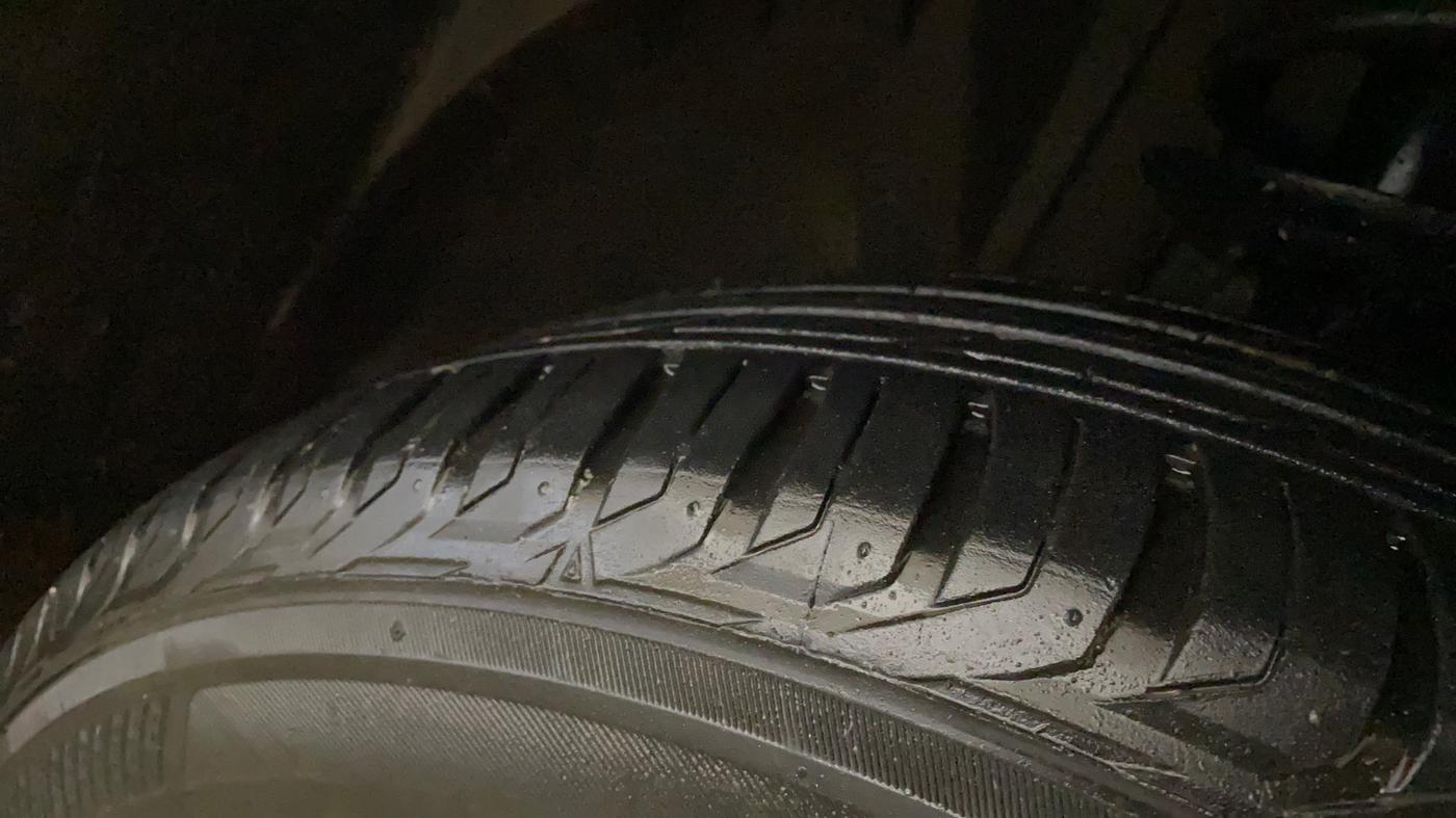 2017 Jeep Compass LIMITED 1.4 PETROL AT, Petrol, Automatic, 75,846 km, Right Front Tyre Tread